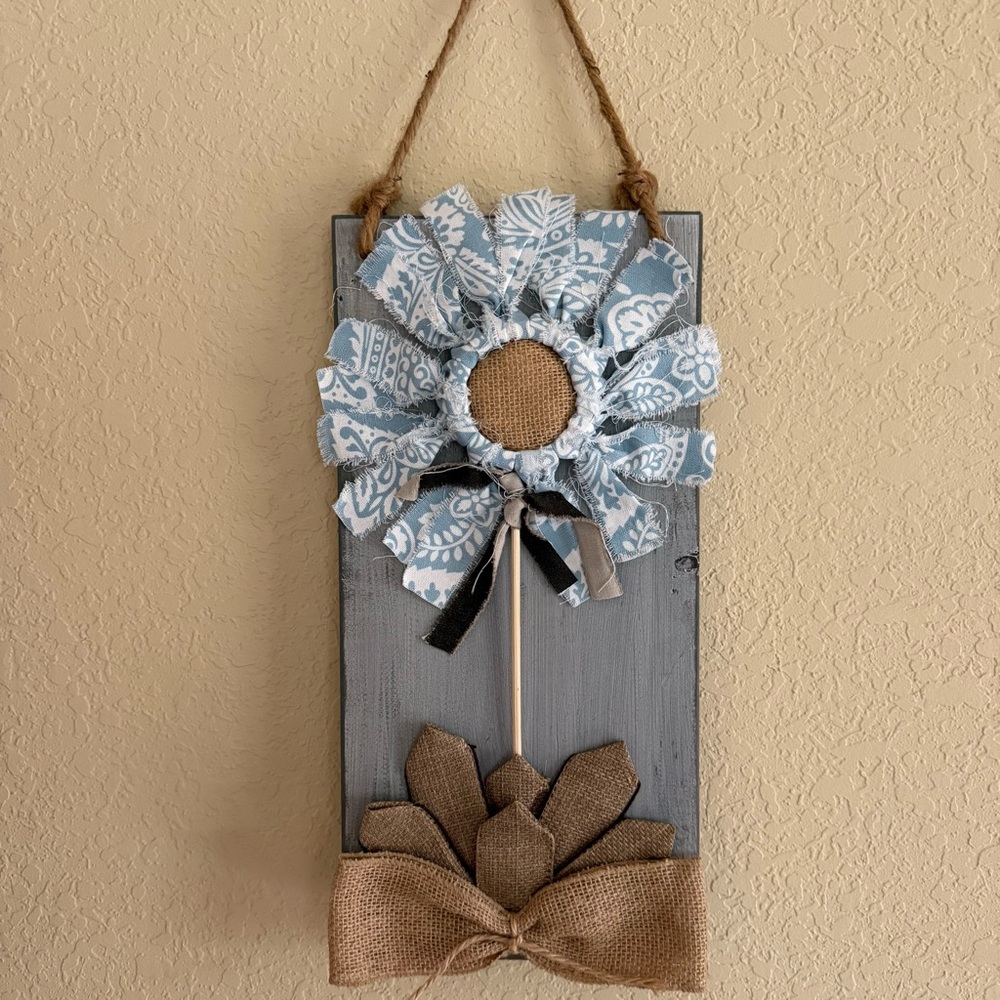NEW Rustic Flower on Wood Board Hand Crafted Decor